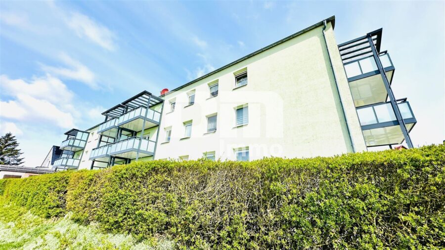 Schöne modernisierte 4 Zimmer Wohnung mit Balkon und Garage - Rückansicht